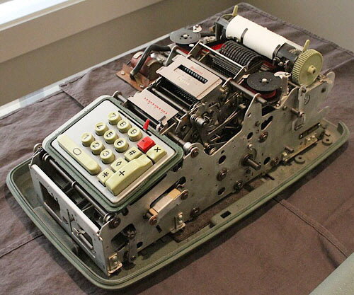 Comptograph 101 with cover removed Comptograph 101 with cover removed