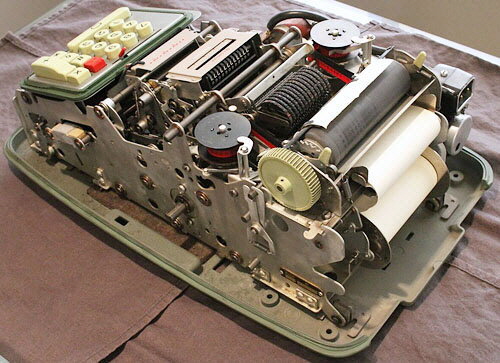 Comptograph 101 with cover removed, from rear Comptograph 101 with cover removed, from rear